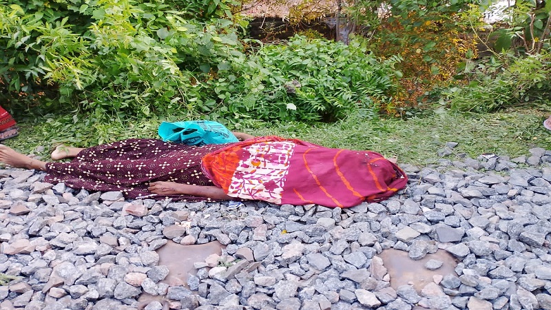 গোমস্তাপুরে ট্রেনের ধাক্কায় অজ্ঞাত নারী নিহত